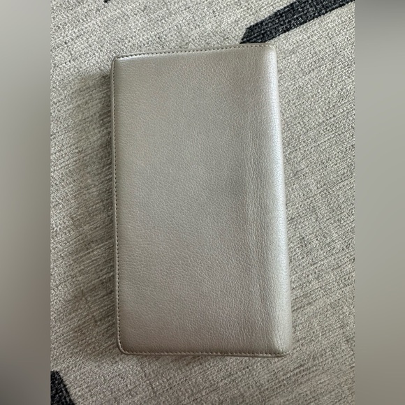 CHANEL Camelia Wallet Leather Silver CC - Picture 2 of 11